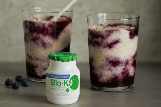 Recipe overnight oats with blueberries & probiotics bottle