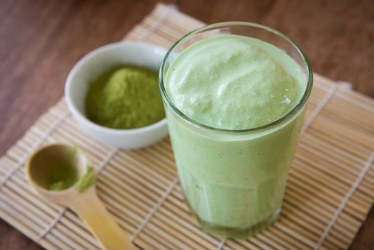 Apple and matcha tea green smoothie